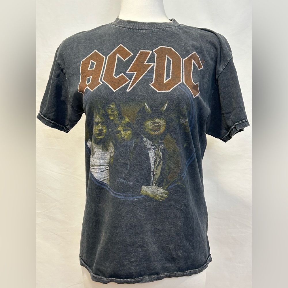 previously owned Brandy Melville AC/DC grapgic t-shirt SIZE SMALL